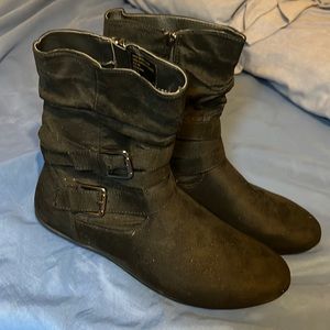 Black flat boots size 10